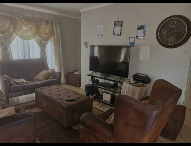 3 BEDROOM FREEHOLD FOR SALE IN THE ORCHARDS